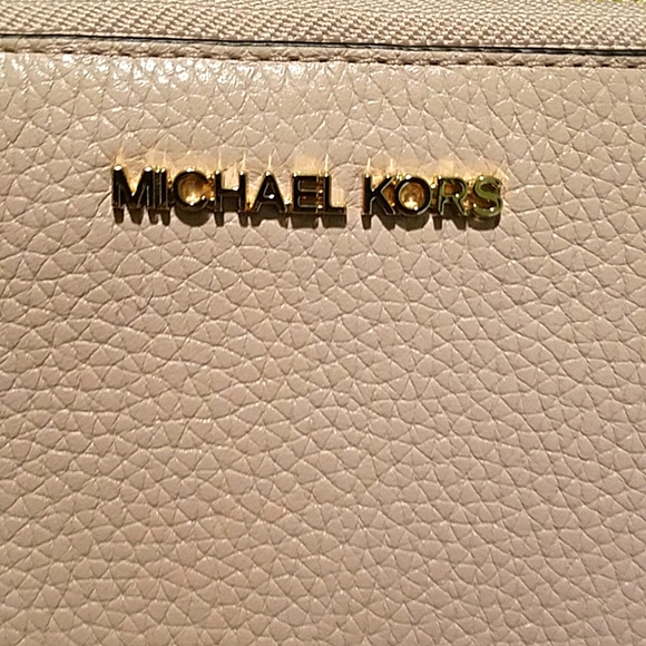 Michael Kors Jet Set Travel Large Flat Multifunction Phone Leather Wristlet